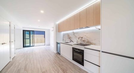 BRAND NEW 2x bedroom townhouse in exclusive development: - Photo 3