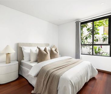 Bright & Airy Garden Apartment - Photo 3