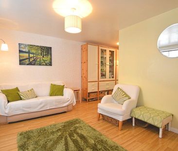 Maroons Way, London, SE6 - Photo 3