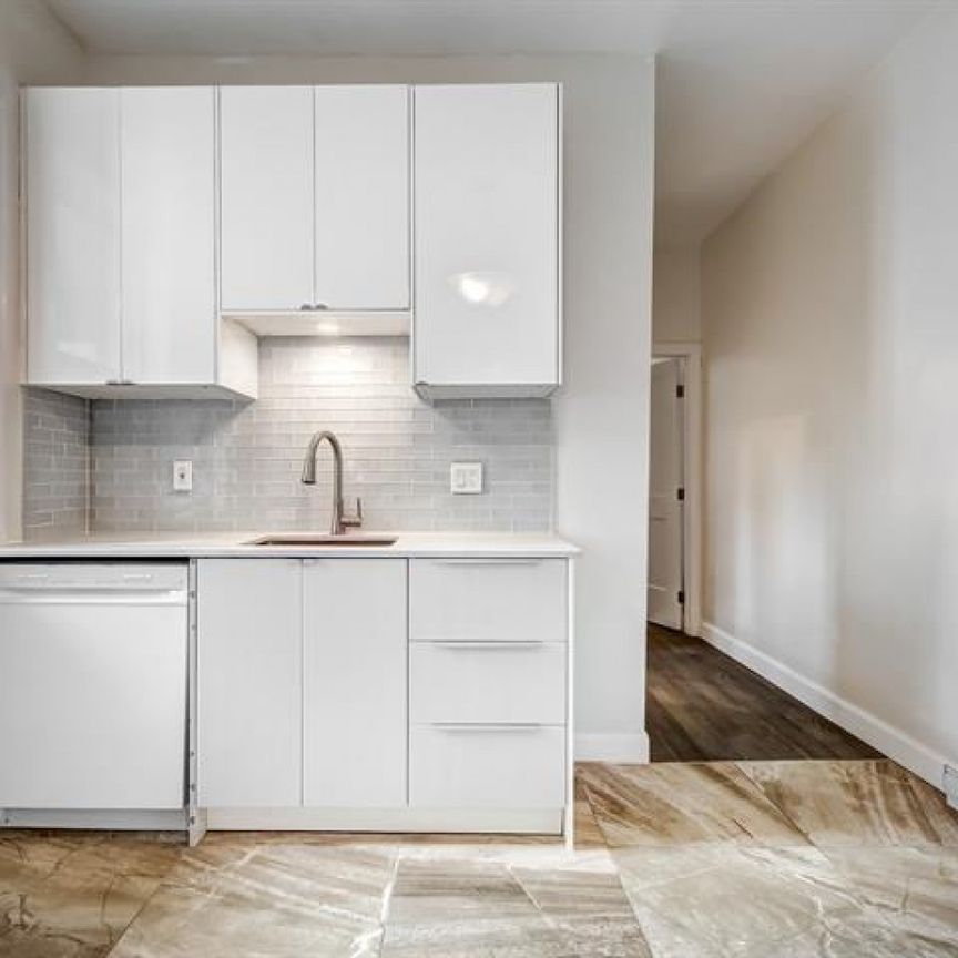 Ville-Marie: Logement de 3 chambres (1200 pc) complètement rénové offert en location semi-meublée. - Photo 1