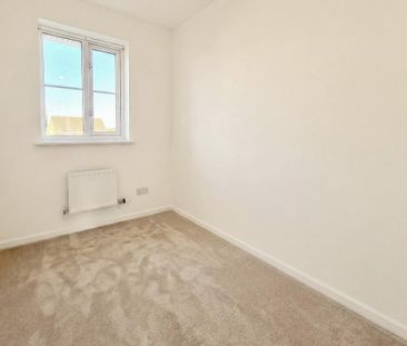3 bedroom end of terrace house to rent - Photo 4