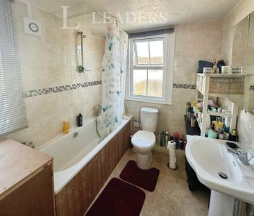 2 bedroom semi-detached house to rent - Photo 5