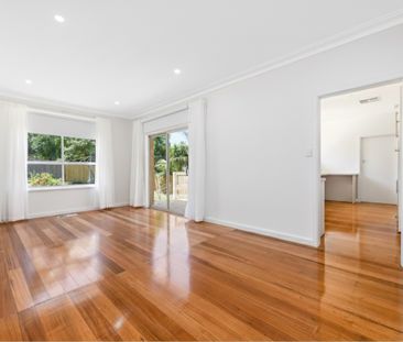 2 Sylvan Crescent, Ashwood VIC 3147 - House For Rent | Domain - Photo 3