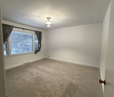 For Lease - 260 Main Street, Grimsby, Ontario - Photo 3