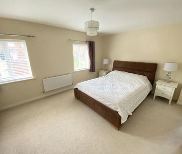 3 bedroom end of terrace house to rent - Photo 4