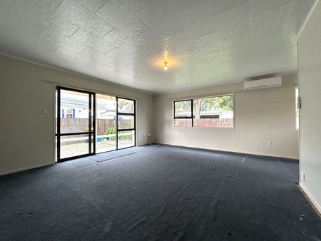 Three Bedroom Sunny Family Home - Photo 4