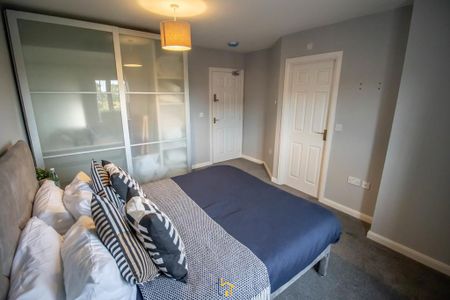 1 bedroom in a house share to rent - Photo 3