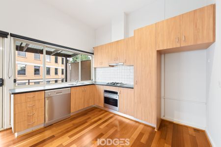 TOWNHOUSE LIVING - Photo 3