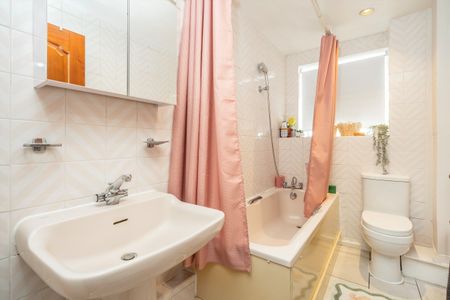 Winchester Court, Kensington, W8, London - Photo 3