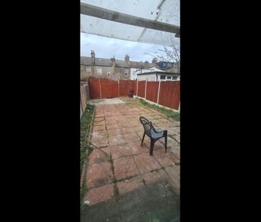 3 Bed Terraced House, Denbigh Road, E6 - Photo 4