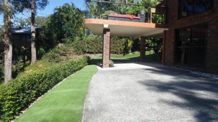 Four bedroom home with amazing views. Includes water, electricity & internet - Photo 2