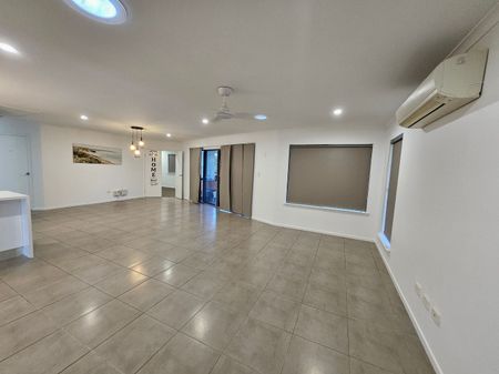 55 Canecutters Drive, Ooralea - Photo 2