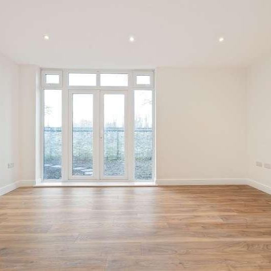 Jubilee Crescent, Edmonton, N9 - Photo 1