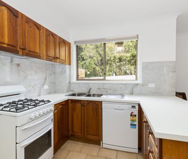 Fully refurbished unit in central location! - Photo 4