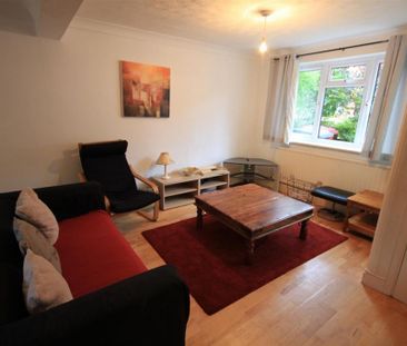 2 bedroom terraced house to rent - Photo 2