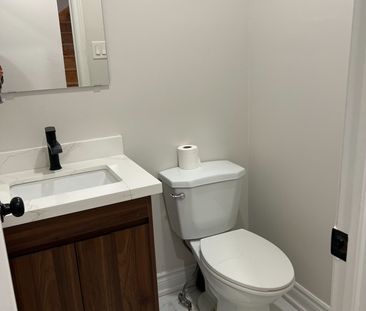 For Lease - 327 Sussex Avenue Unit# Upper, Richmond Hill, Ontario - Photo 4