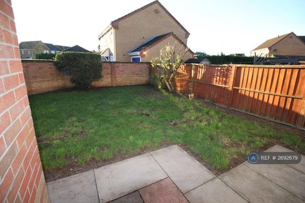 3 bedroom end of terrace house to rent - Photo 1