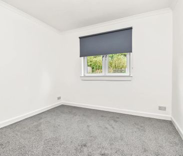 4 bedroom flat to rent - Photo 2