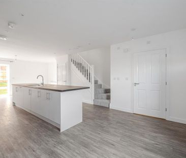 3 bedroom semi-detached house to rent - Photo 5