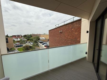 2 bedroom flat to rent - Photo 2