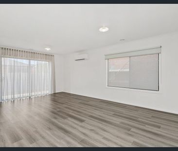 Near-New 4-Bedroom Family Home in a Prime Location! - Photo 1