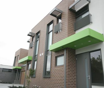 NEAR NEW 3 BEDROOM TOWNHOUSE IN HEART OF SPRINGVALE - Photo 4