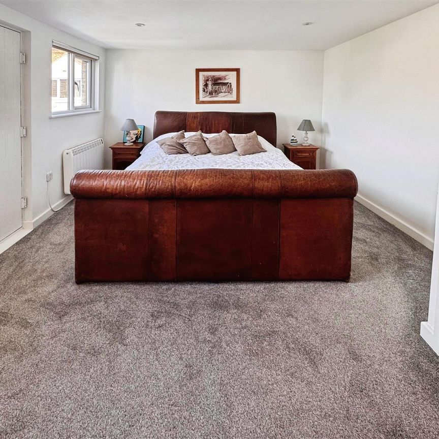 Leigh Hall Road, Leigh-On-Sea - Photo 1