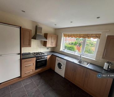 2 bedroom flat to rent - Photo 4
