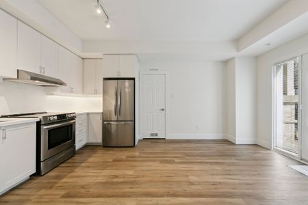 For Lease - 5035 Oscar Peterson Boulevard Unit# 32, Mississauga, Ontario - Photo 3