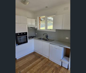 Renovated Specious 3 Bed 1 bath - Photo 6