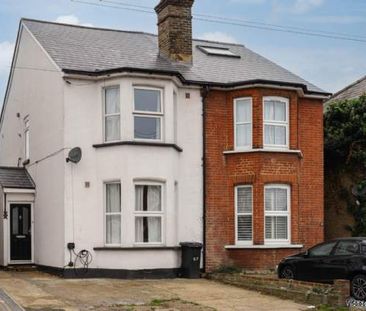 3 bedroom property to rent in Epsom - Photo 5