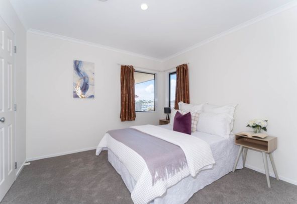 Spacious and Warm Home in New Lynn - Photo 1