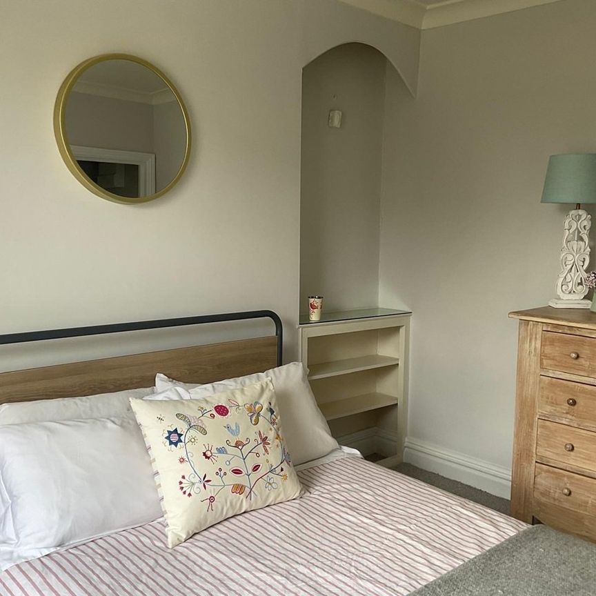 3 Bed Flat, Oxberry Avenue, SW6 - Photo 1