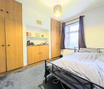 Alexandra Road, London, NW4 - Photo 5