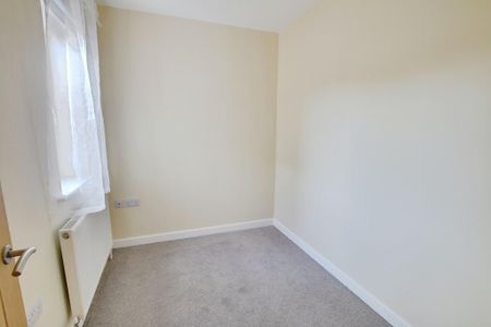 3 bedroom detached bungalow to rent - Photo 3