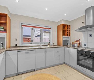 Spacious Home in Sought After Lansdowne - Photo 4