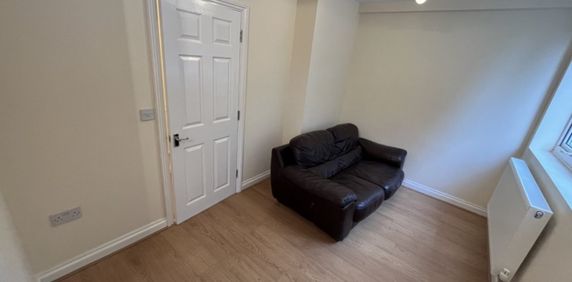 1 bed Apartment - To Let - Photo 2