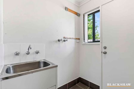 Perfect Family Home Near Kippax! - Photo 2