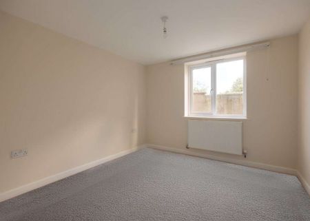 A semi-detached 2 bedroom property with additional/occasional use third bedroom/office room on ground floor. The property is available to let unfurnished init - Photo 3