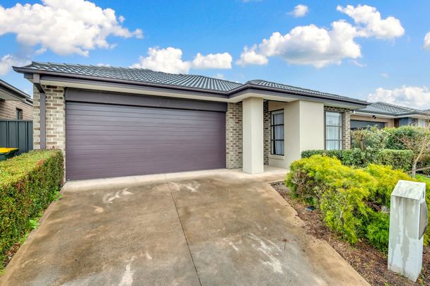 Peacefully located in the popular estate of Aston - Photo 1