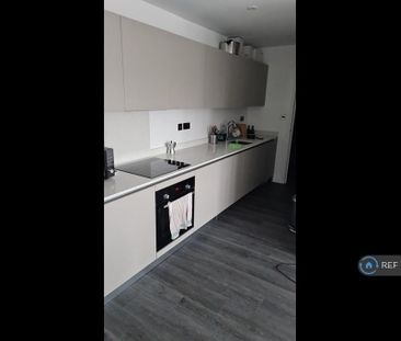 1 bedroom in a flat share to rent - Photo 3