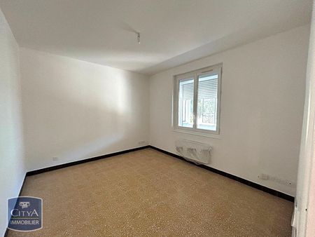 Location Maison 3 pièces 66m² CHATEAUNEUF LES MARTIGUES 13220 - Photo 2