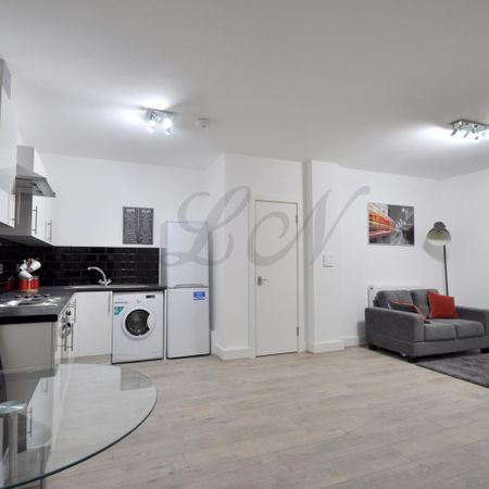 High Street, Berkshire, SL1 - Photo 3