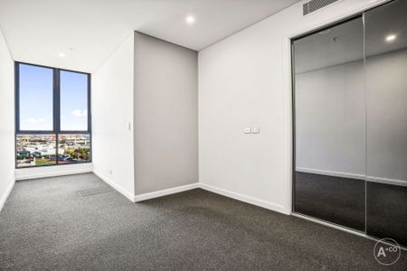 Bright and Modern Two Bedroom Apartment with Botany Bay Views! - Photo 5