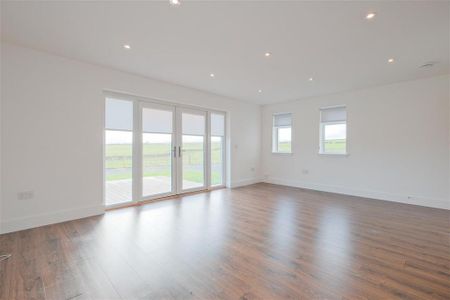 5 bedroom detached house to rent - Photo 2