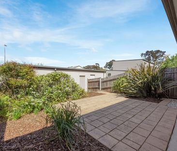 206 Anthony Rolfe Avenue, Gungahlin ACT 2912 - Townhouse For Rent |... - Photo 5