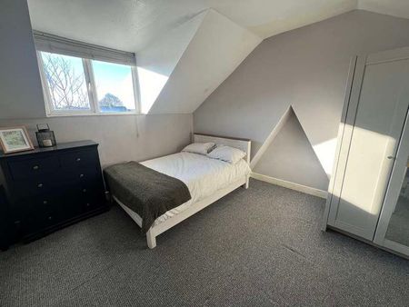 Large Property // Portland Street // Available Now!!!, LN5 - Photo 2