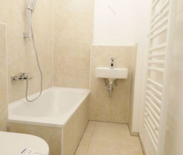 ** Modernisierte Wohnung mit großer Wohnküche in zentraler Lage von... - Photo 2