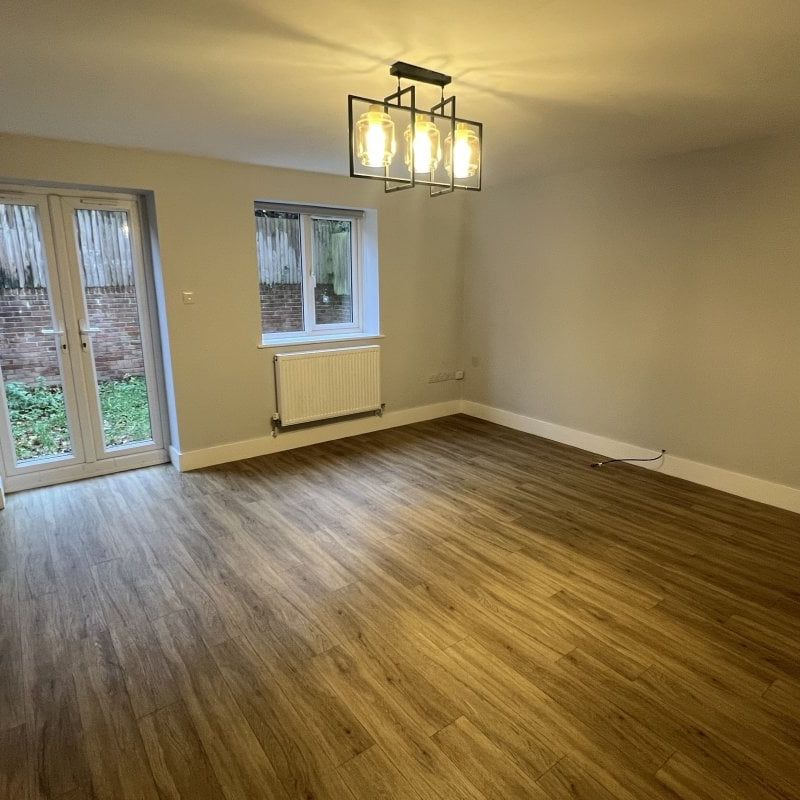 Lily Close - Photo 1