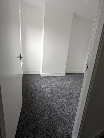 4 bedroom end of terrace house to rent - Photo 5